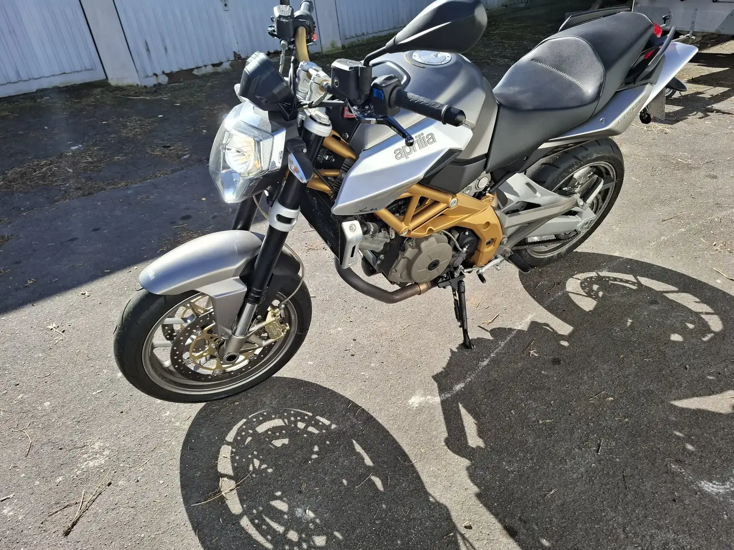 Aprilia Shiver 750 https://de.m.wikipedia.org/wiki/Aprilia_SL_750_Shi Silber - 2