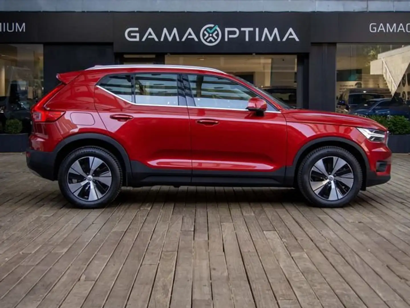 Volvo XC40 1.5 T5 Inscription Rojo - 2