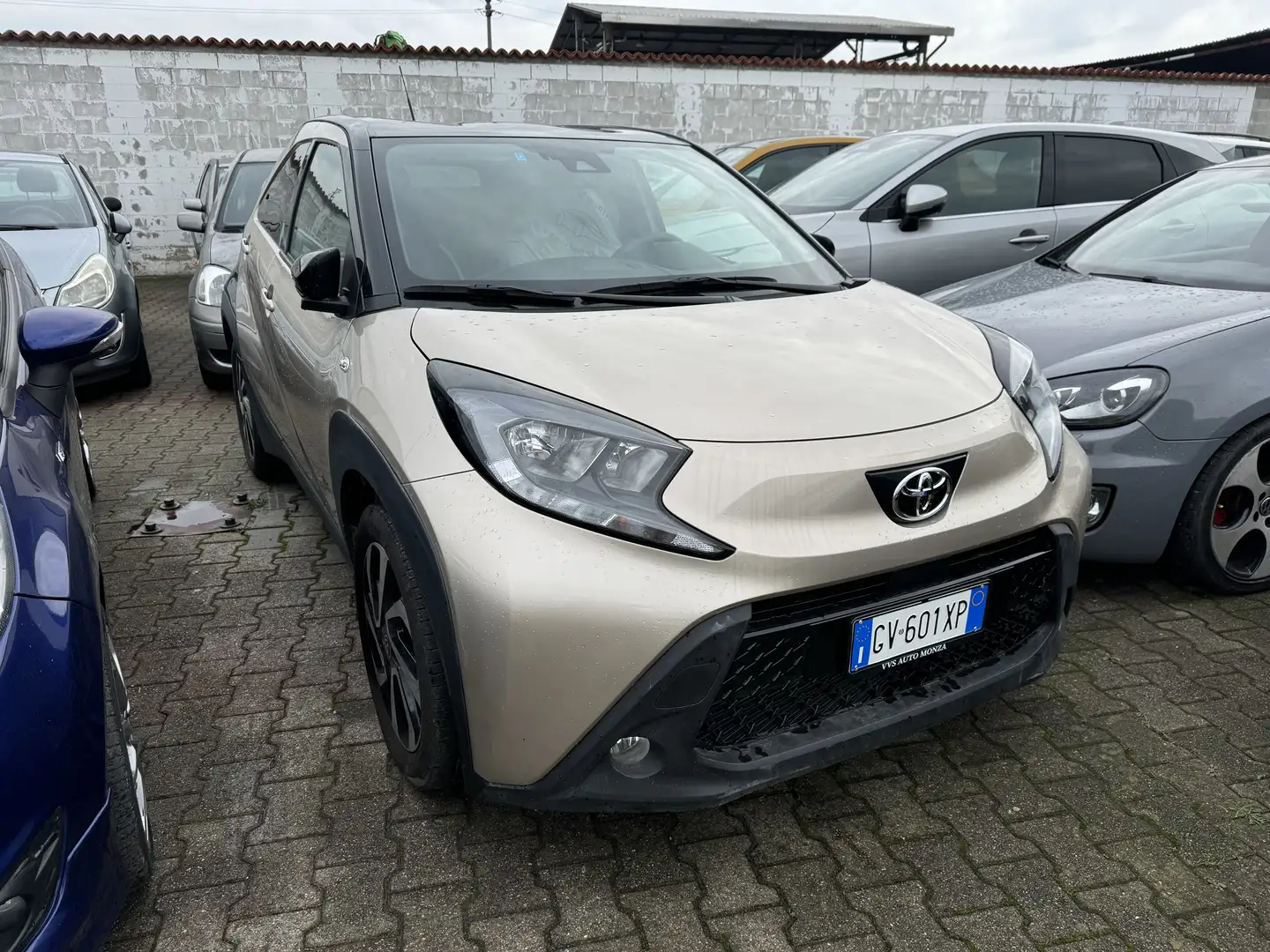 Toyota Aygo X Air X 1.0 Lounge Air 72cv s-cvt Бежевий - 1