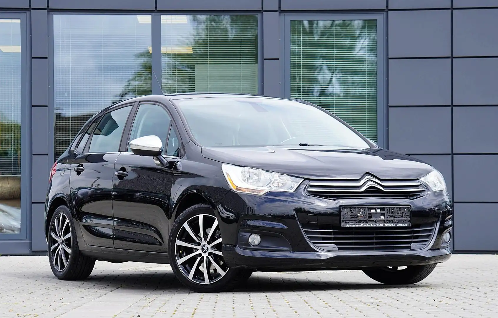 Citroen C4 Lim. Selection *MIT 2 JAHREN GARANTIE !!!* Schwarz - 1
