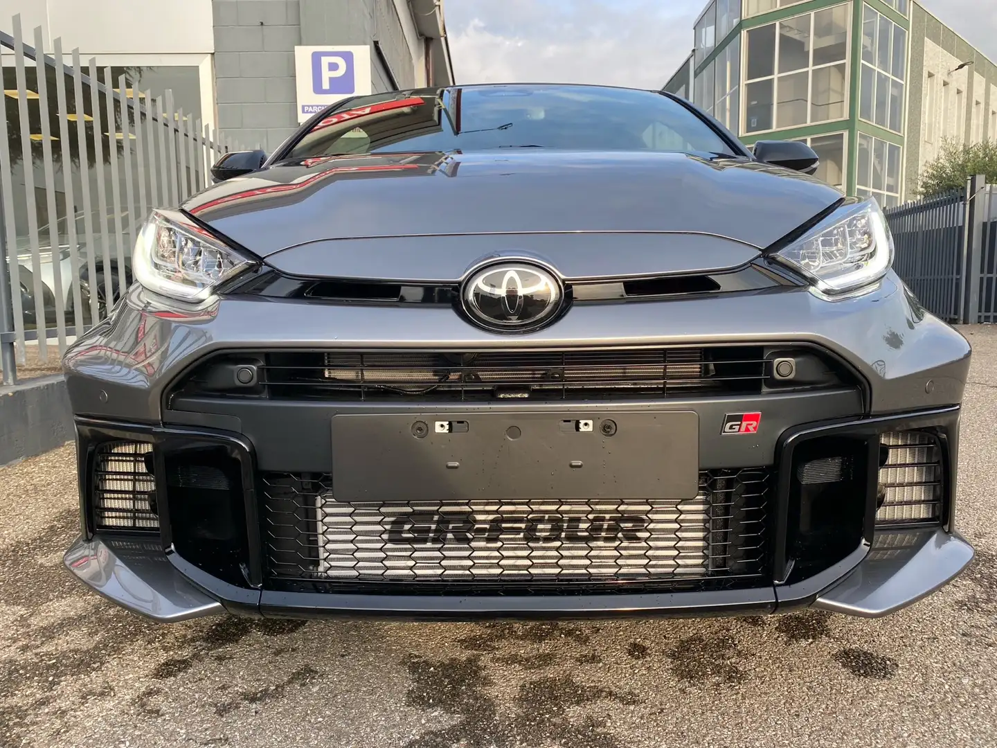 Toyota Yaris GR 1.6 Circuit Gris - 2