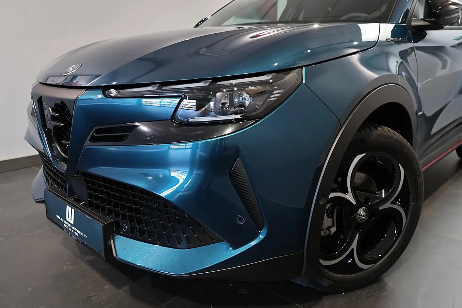 Alfa Romeo Junior Ibrida 1.2 e DCT6 Mild-Hybrid Speciale Blau - 2