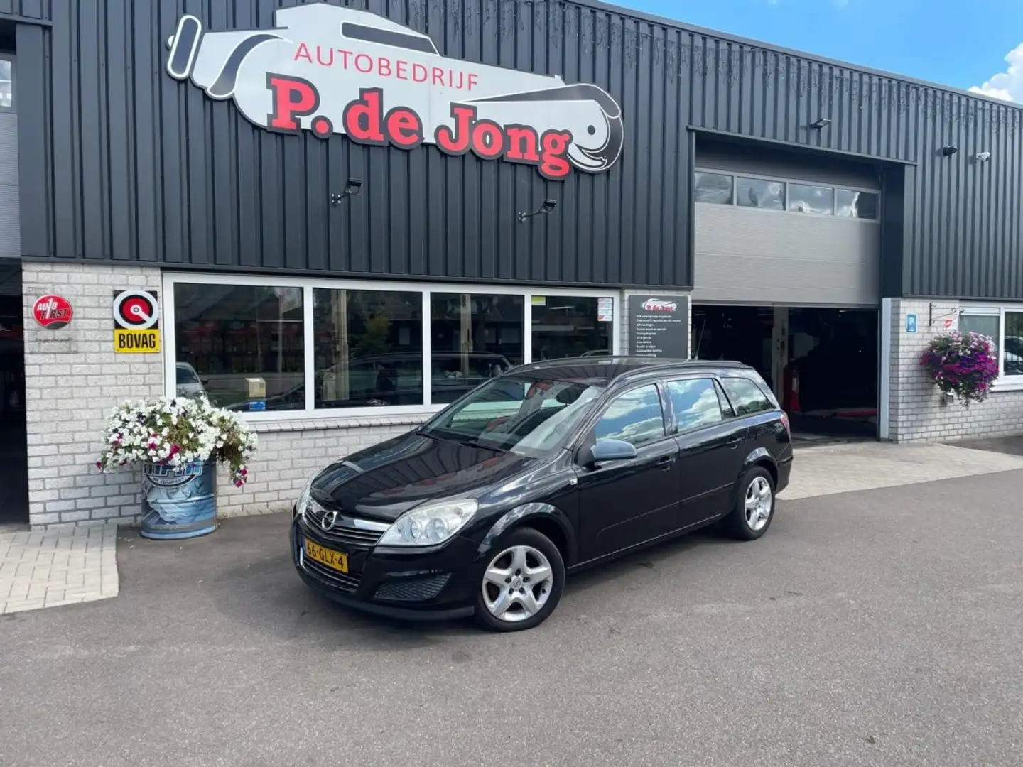 Opel Astra 1.6 BUSINESS Zwart - 1