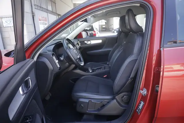 Volvo XC40 view 19