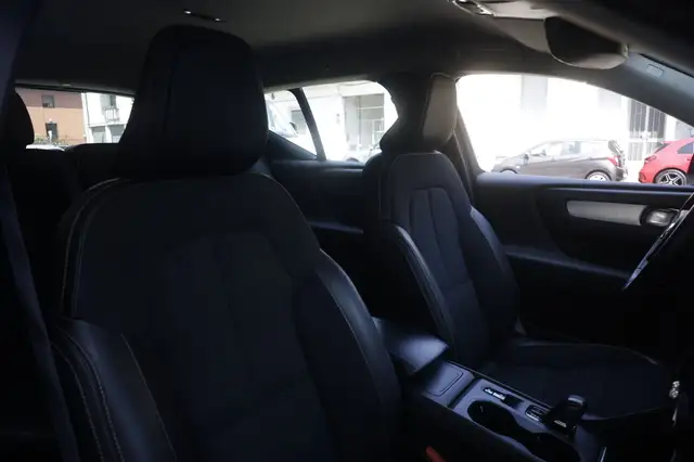 Volvo XC40 view 6