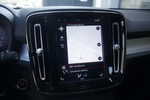 Volvo XC40 view 7