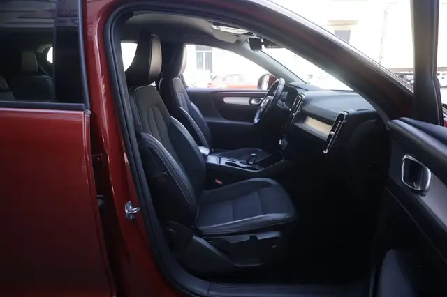 Volvo XC40 view 13