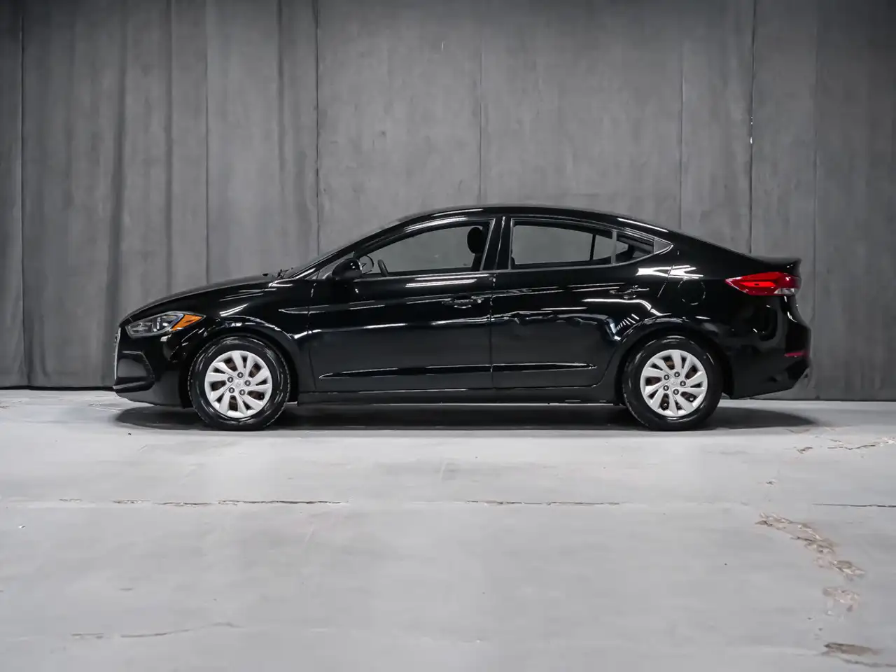 Hyundai ELANTRA photo Hyundai ELANTRA
