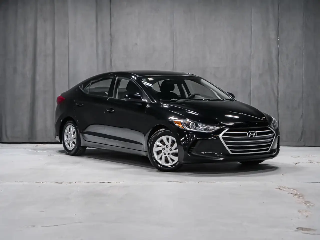 Hyundai ELANTRA photo Hyundai ELANTRA