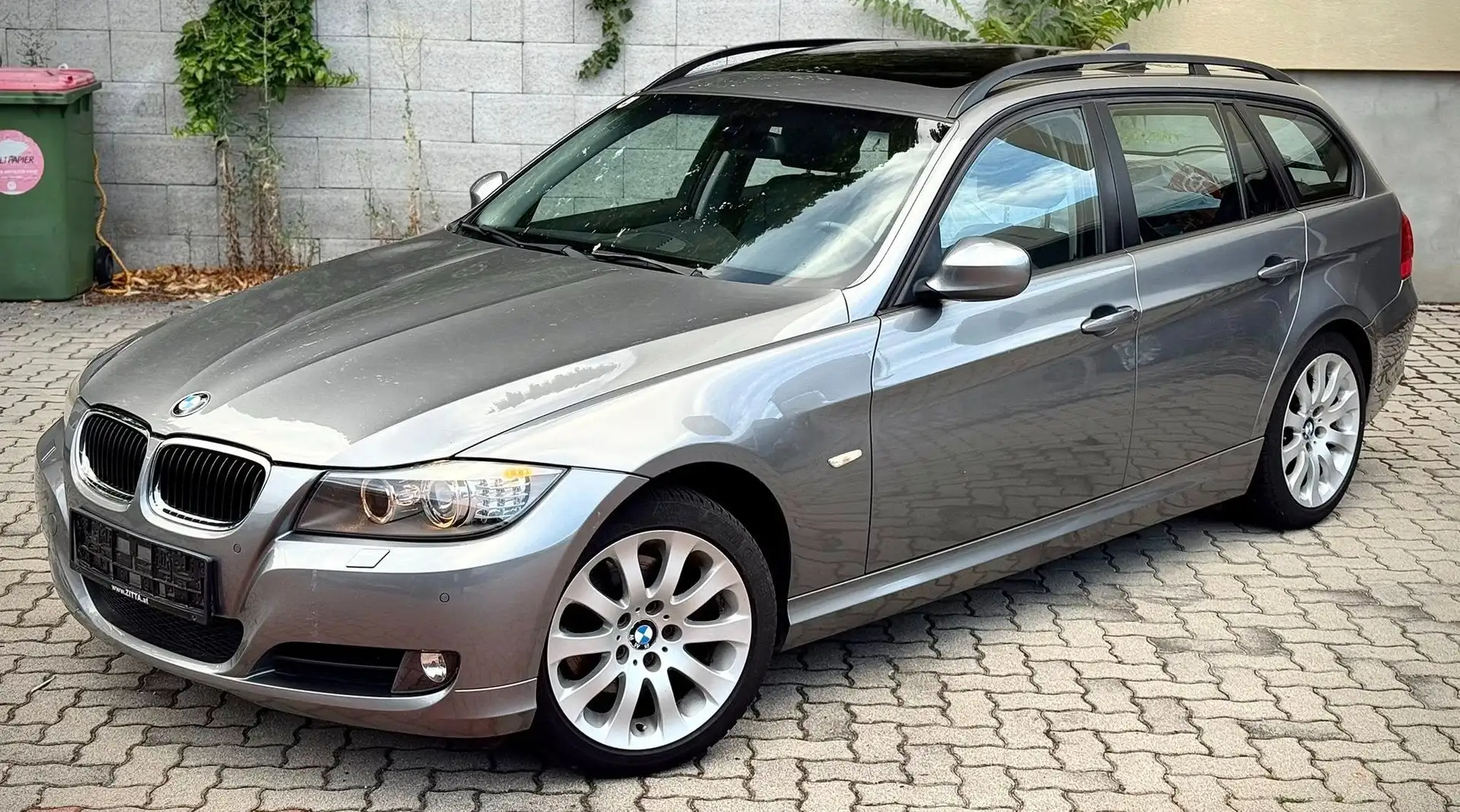 BMW 320 320d LCI Touring Pano Schiebedach Leder Voll Gris - 1