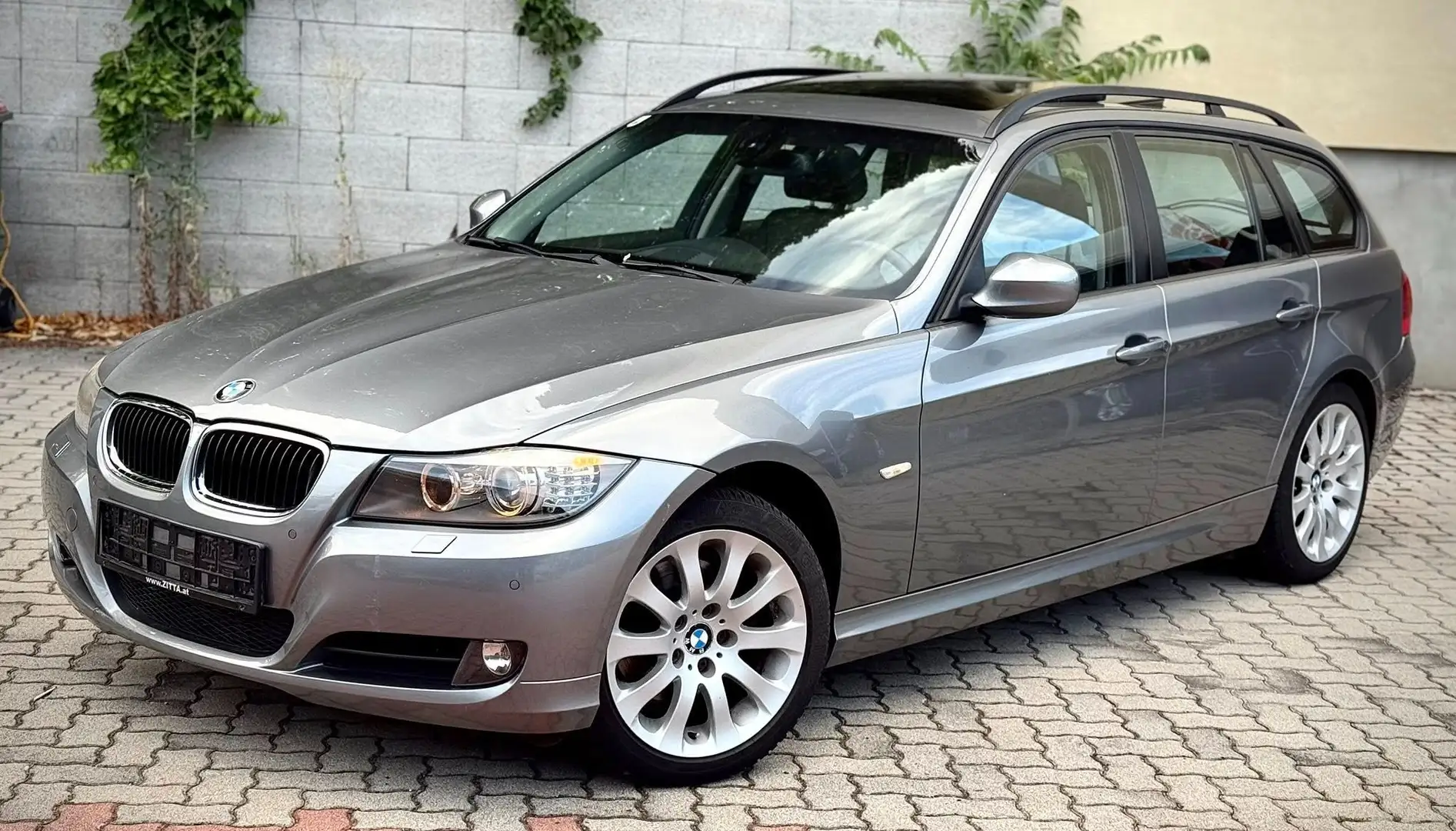 BMW 320 320d LCI Touring Pano Schiebedach Leder Voll Gris - 2