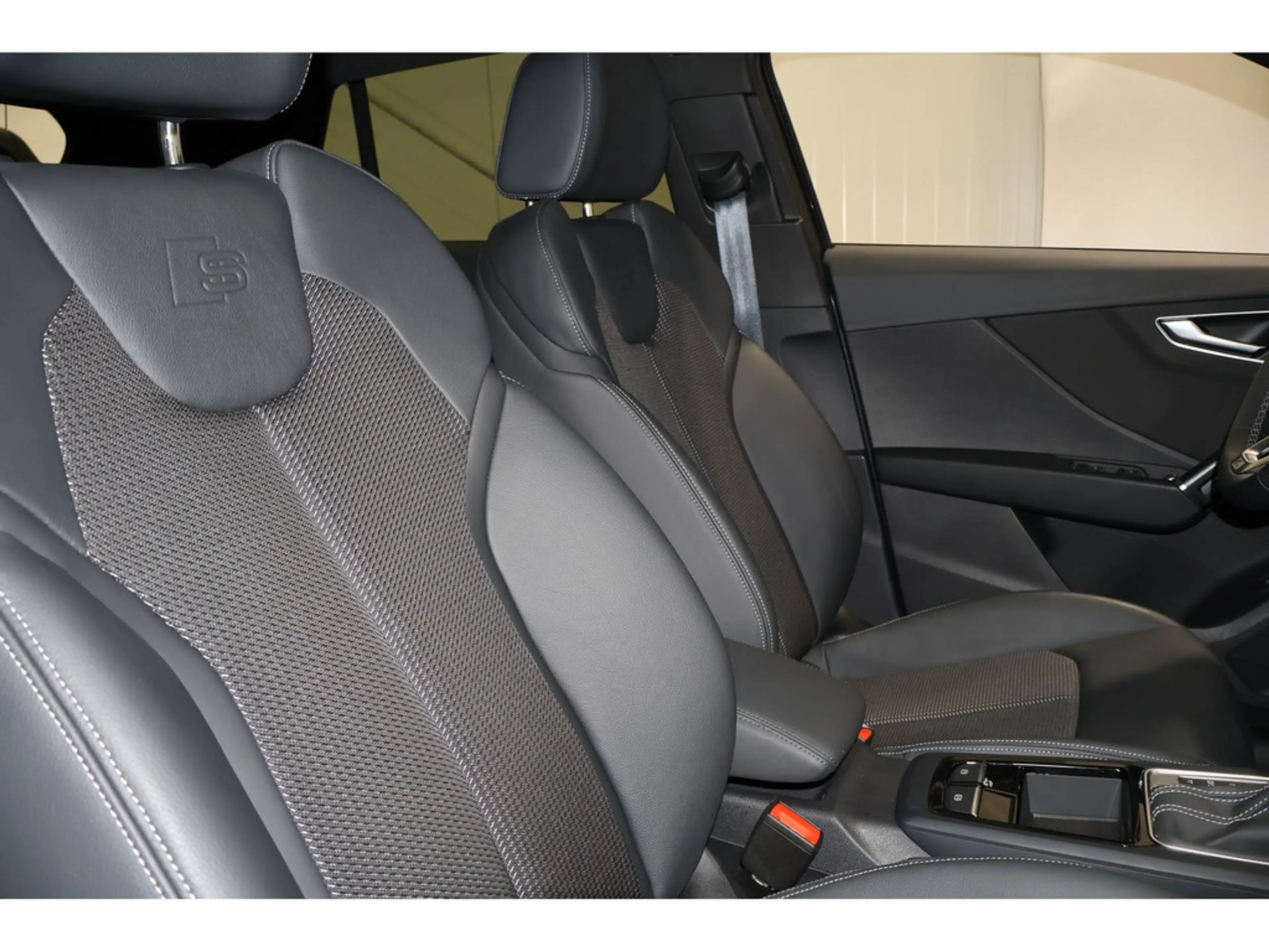 Audi Q2 35 TFSI S line MatrixLED*Kamera*Navi — photo 7