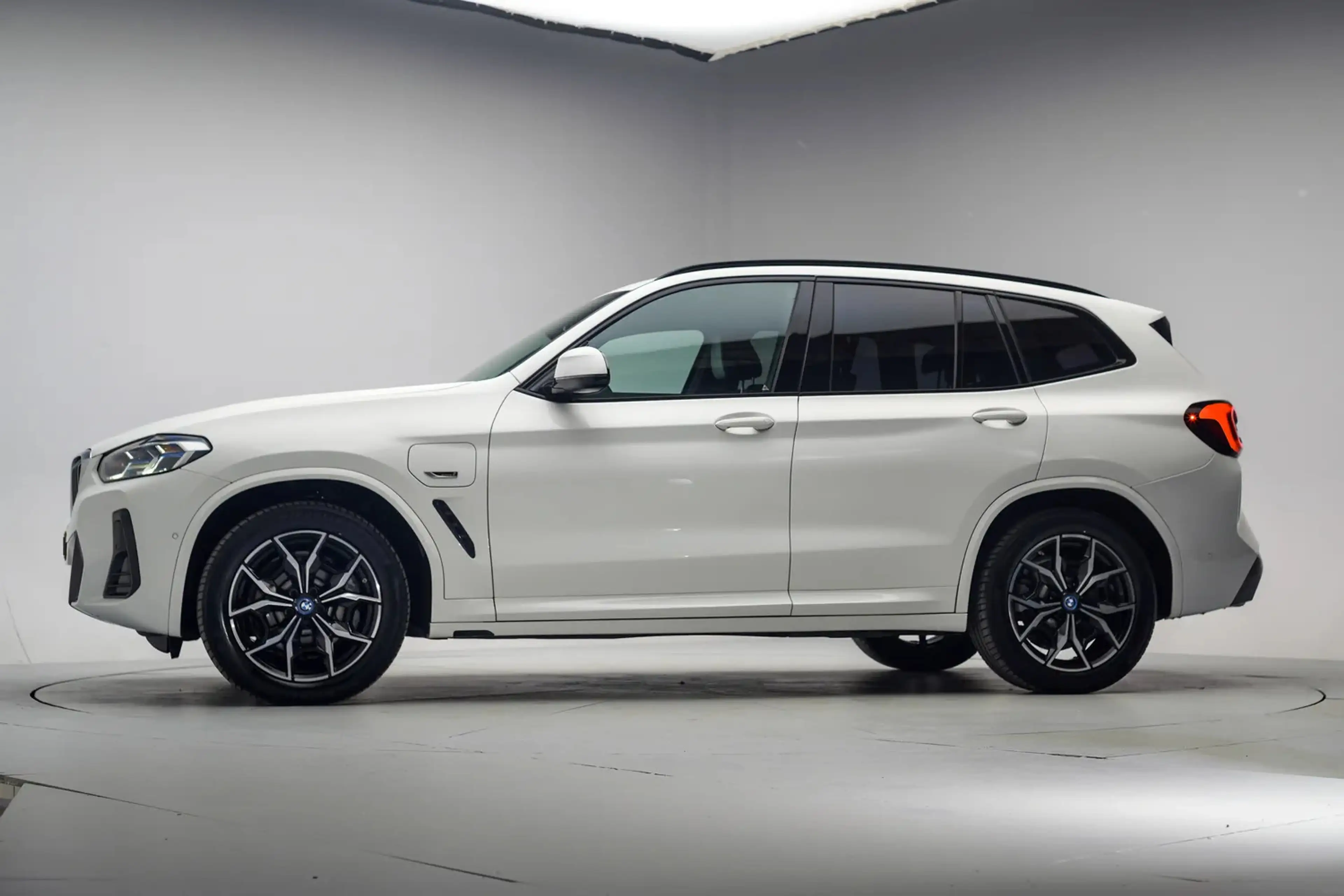 BMW X3 xDrive 30e M-Sport High Executive Aut. [ Head-up L — photo 2
