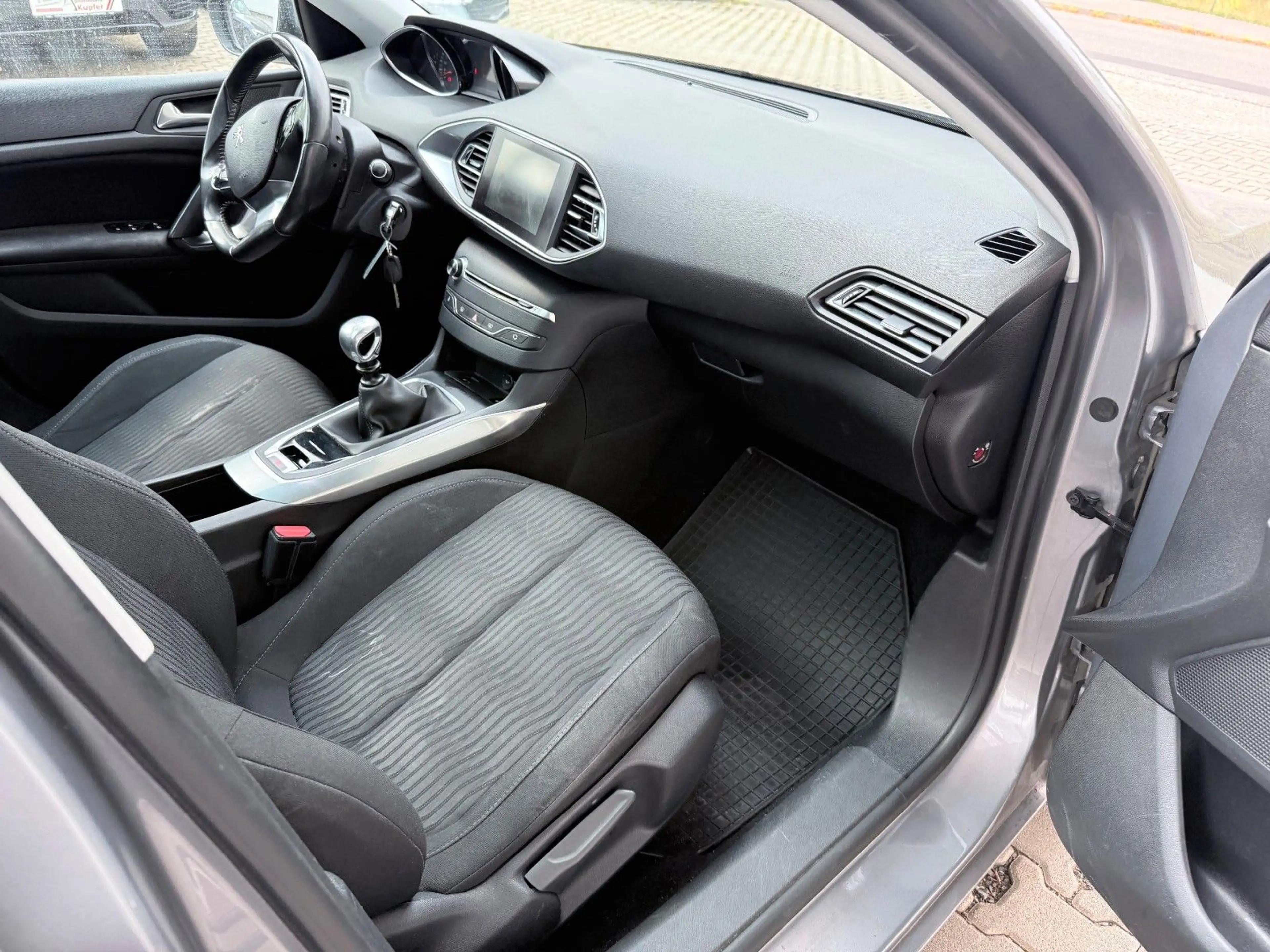 Peugeot 308 Active Hdi 150 — photo 14