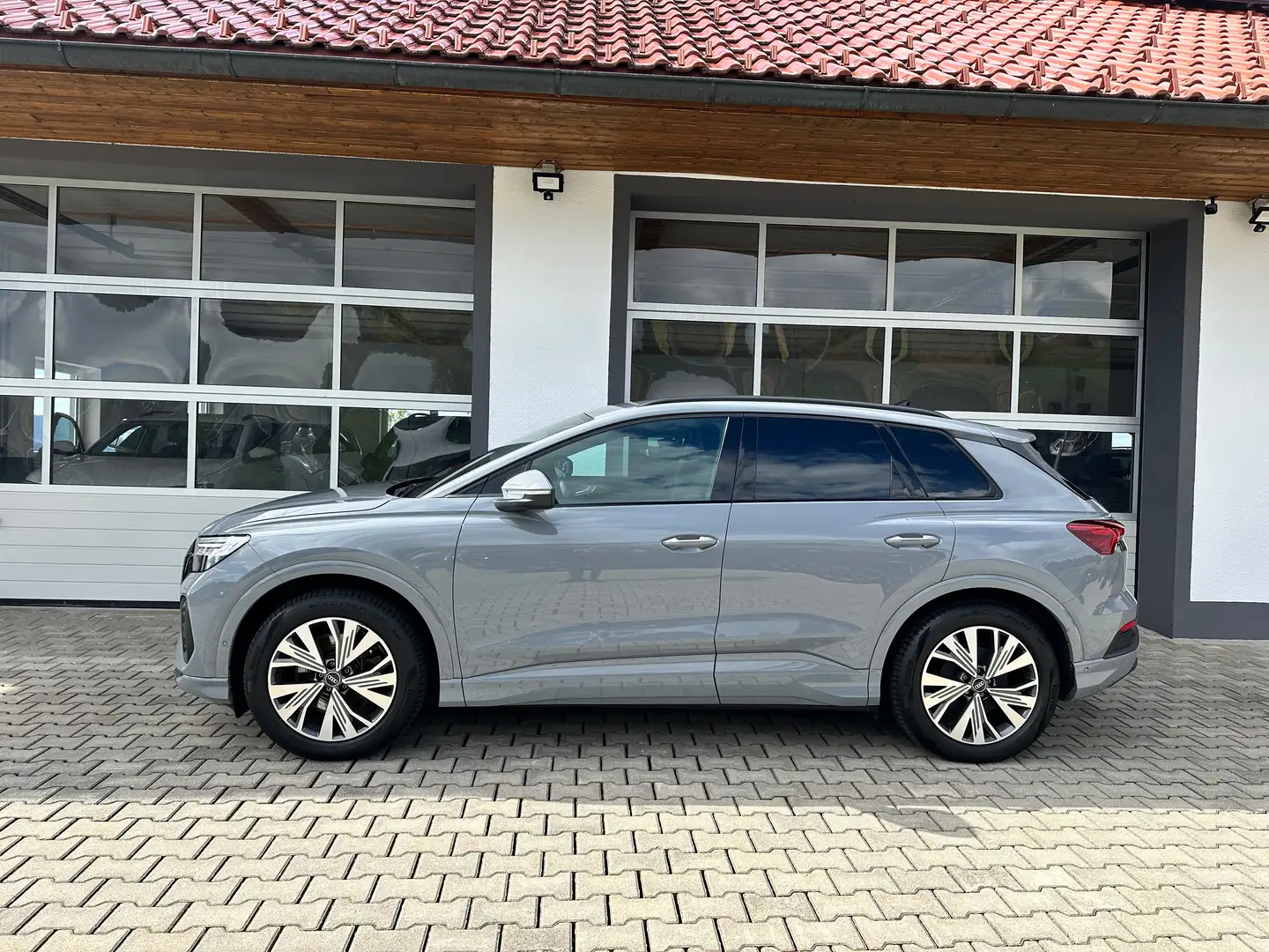 Audi Q4 e-tron 40 e-tron *S-line*LED*AHV*VIRTUAL*RFK*ACC*NAVI* Grau - 2