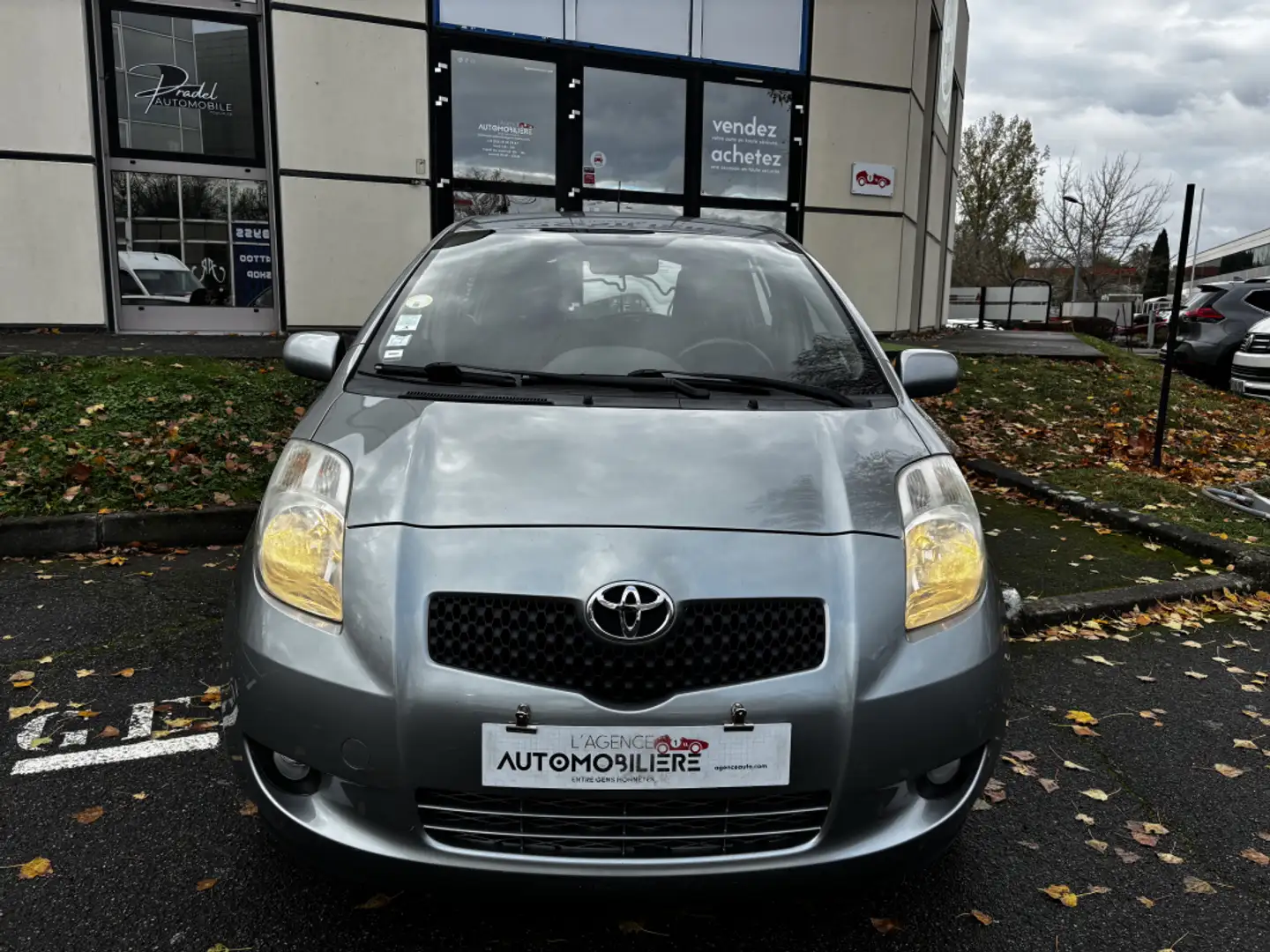 Toyota Yaris Cross TOYOTA YARIS II 1.3 - 87 VVT-i Luna Grijs - 2