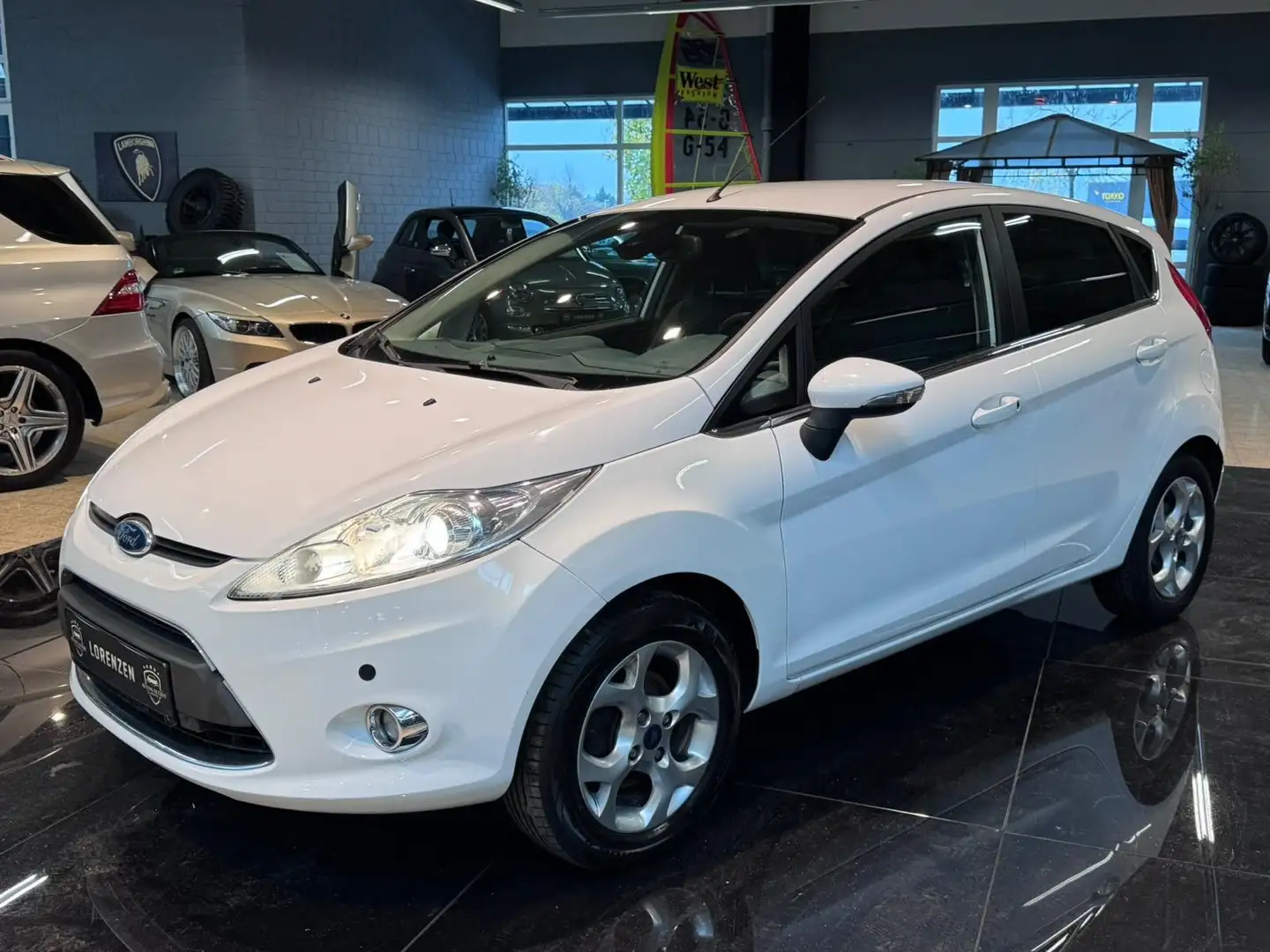Ford Fiesta TitaniumAudio BT/USB PDC Sihzg Klima IPS Weiß - 1