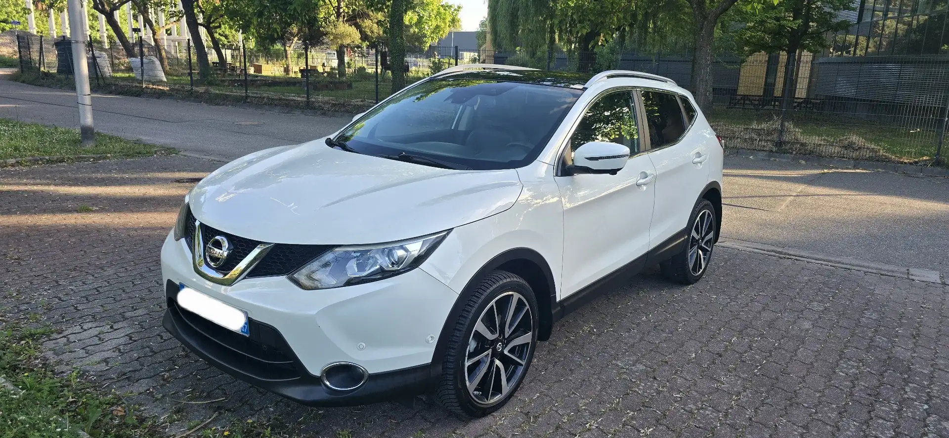 Nissan Qashqai 1.6 dCi 130 Xtronic Tekna - 1