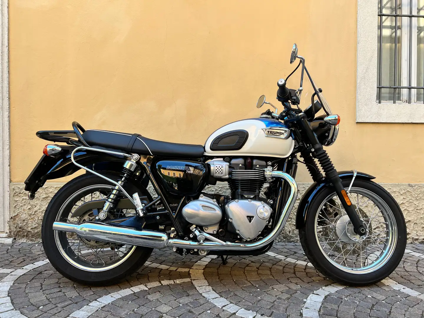 Triumph Bonneville T100 Modrá - 2