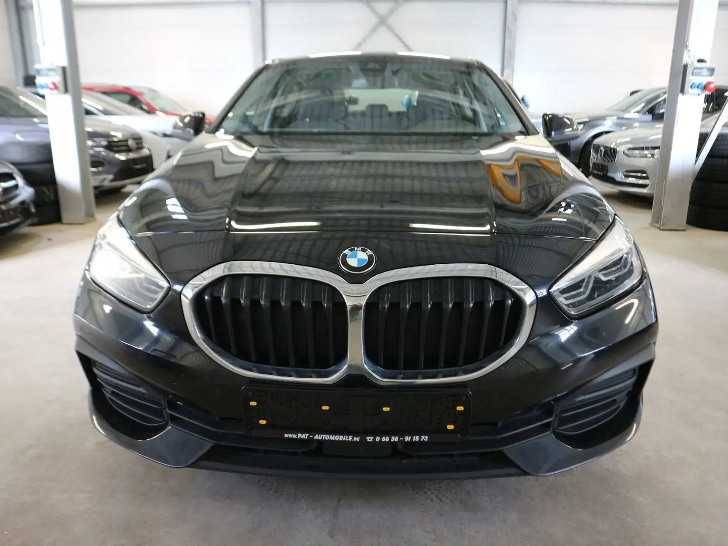 BMW 116 d Advantage Aut DAB GRA Navi LED Kamera PDC Schwarz - 2