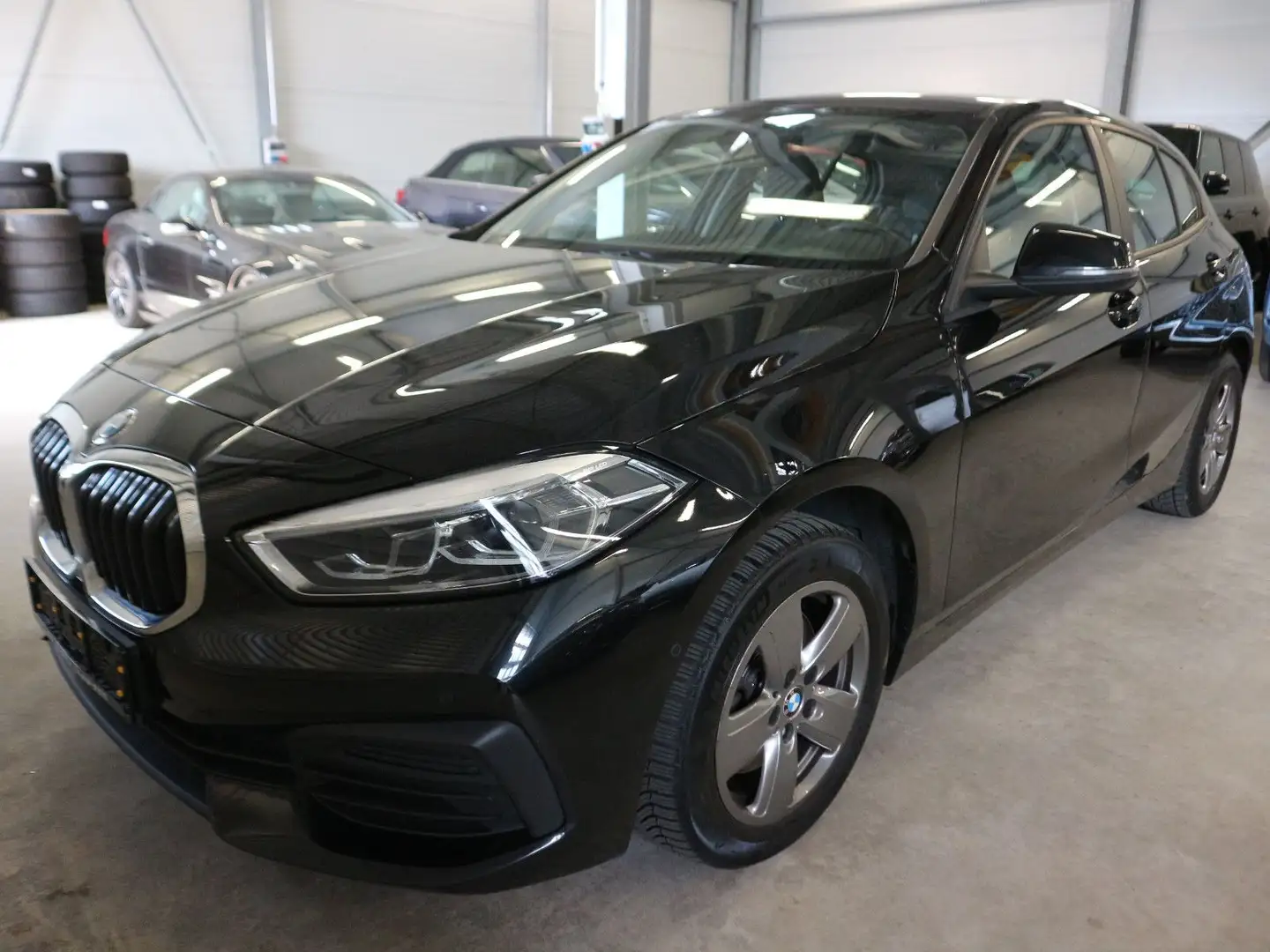 BMW 116 d Advantage Aut DAB GRA Navi LED Kamera PDC Schwarz - 1