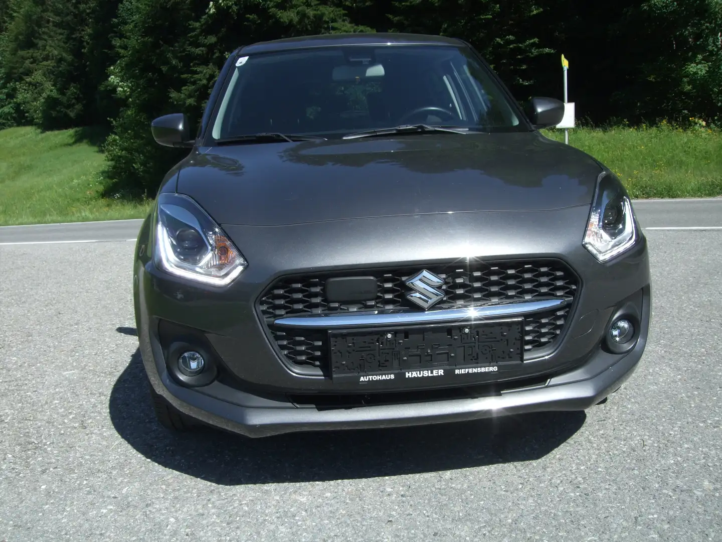 Suzuki Swift Shine Allgrip Hybrid Grau - 2
