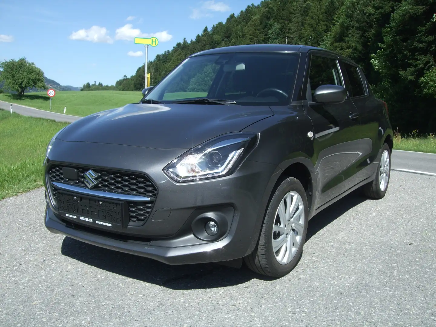 Suzuki Swift Shine Allgrip Hybrid Grau - 1