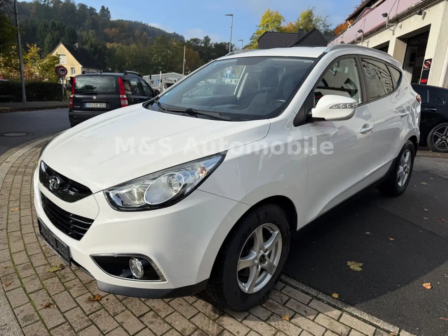 Hyundai iX35 5 Star Edition AWD Klimaau.,SHZ,PDC,1.Hand Weiß - 1