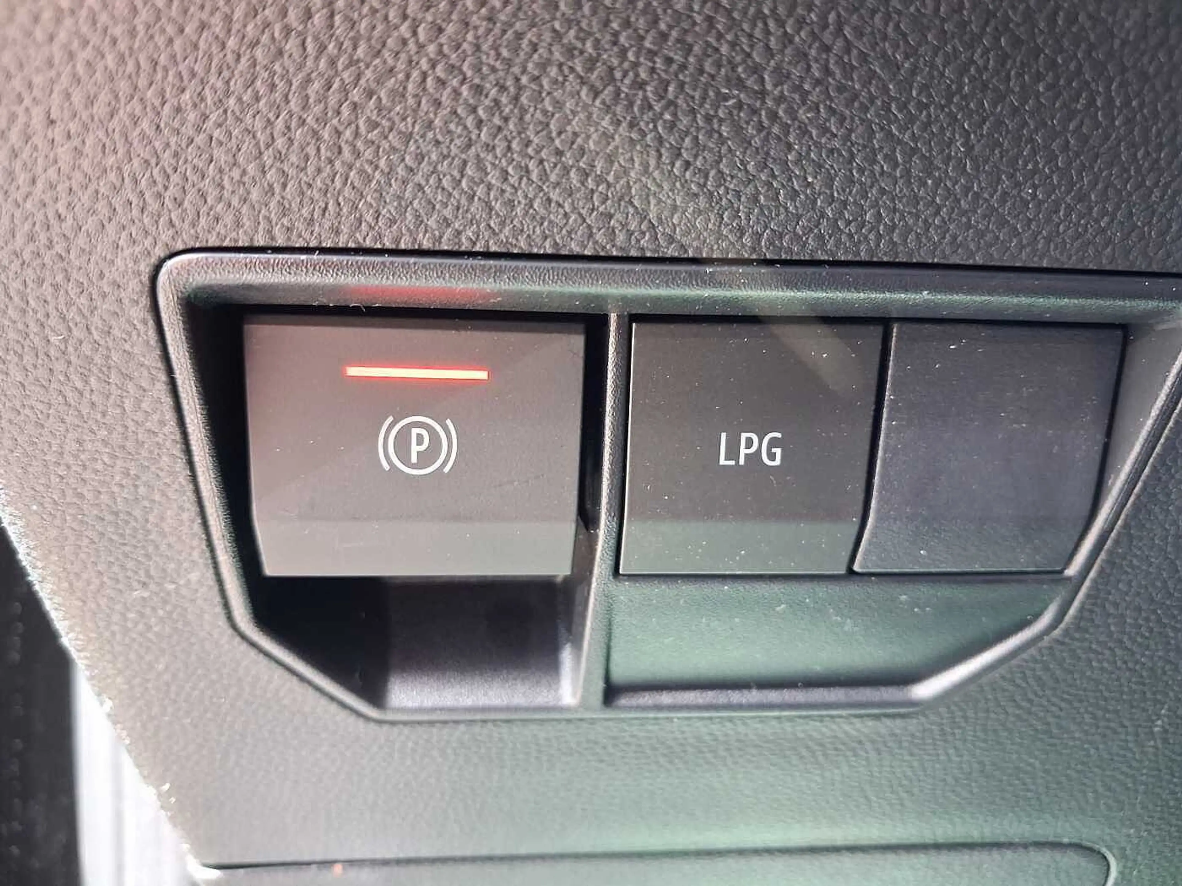 Dacia Duster Extreme Hybrid-G 150 4x4 WINTER+/CITY/TECHNIK — photo 9