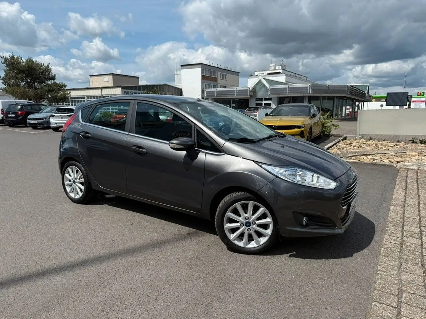 Ford Fiesta Titanium 1.2 (82PS) SHZ, PDC Gris - 1
