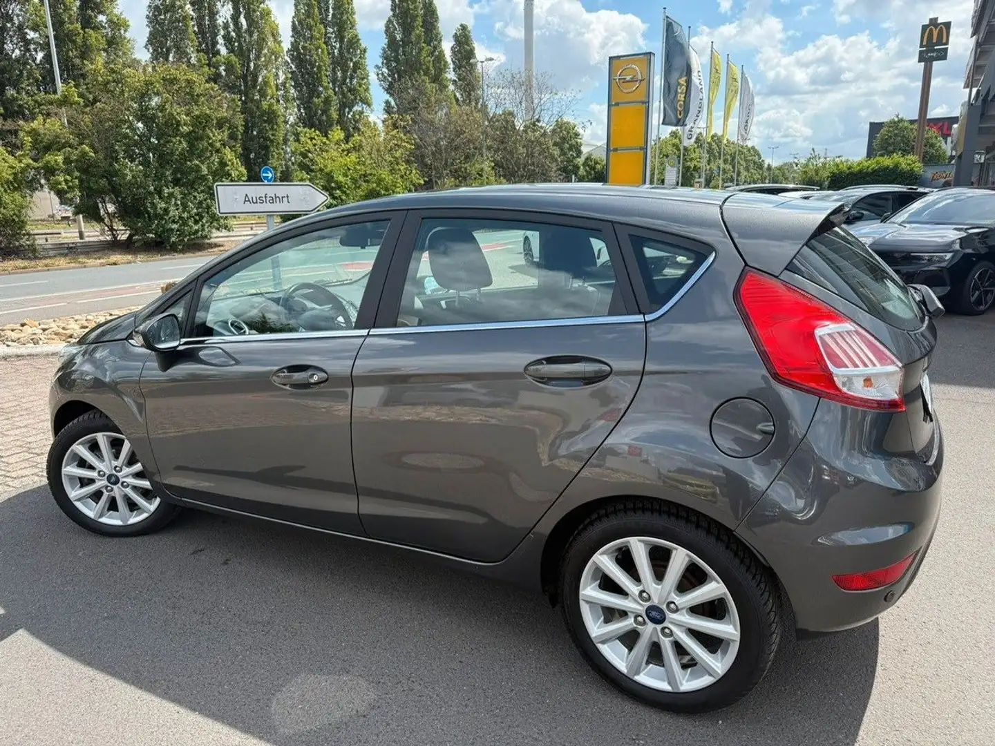 Ford Fiesta Titanium 1.2 (82PS) SHZ, PDC Gris - 2