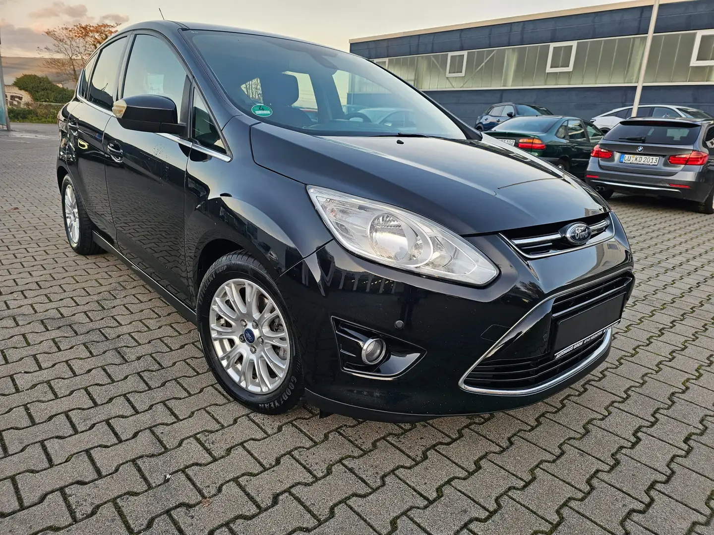 Ford Grand C-Max C-Max Diesel1.6 TDCi Start-Stop-System TitaniumTop Zwart - 2