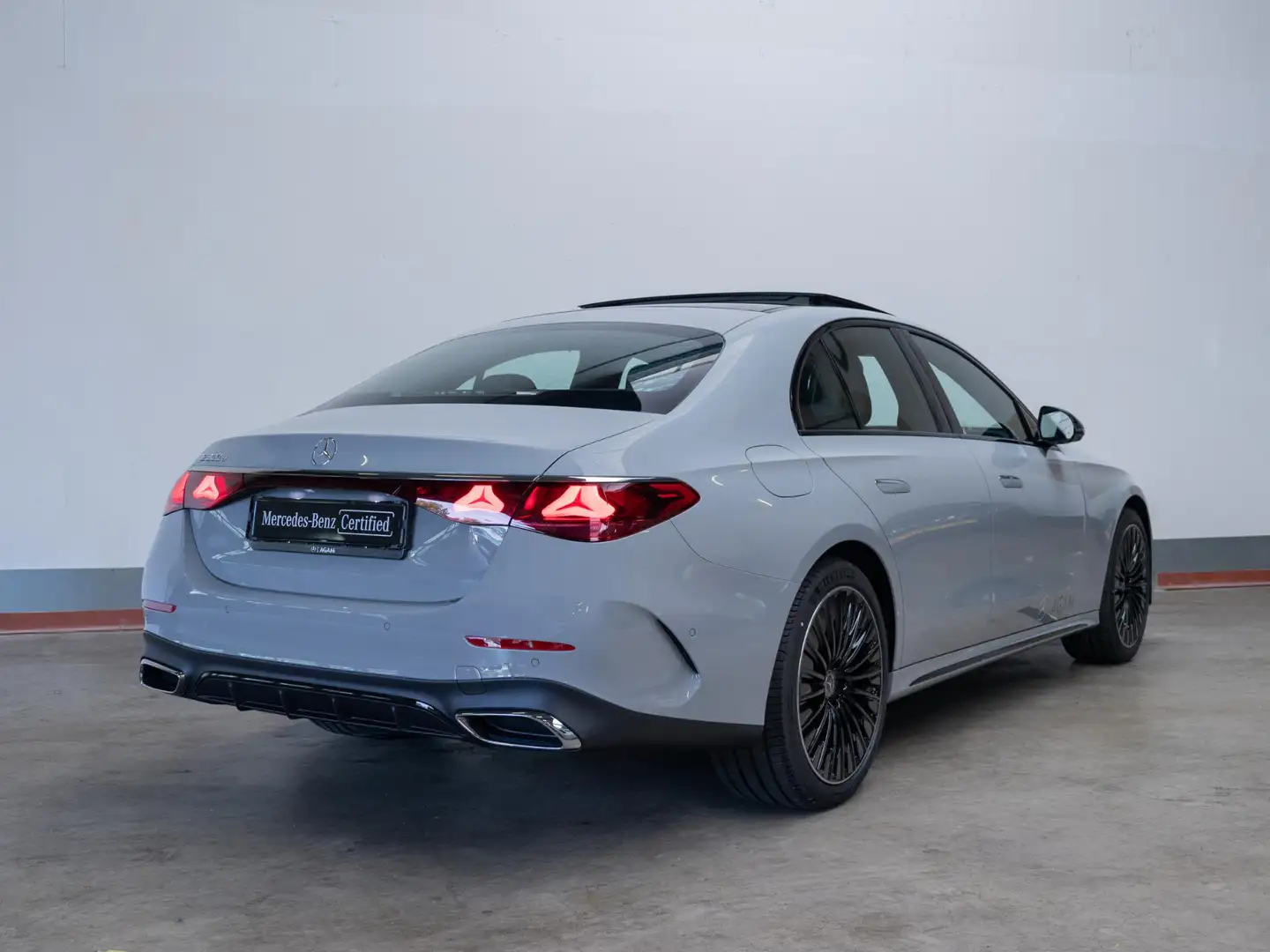 Mercedes-Benz E 300 Limousine e Sport Edition Premium PLUS | panorama Gris - 2