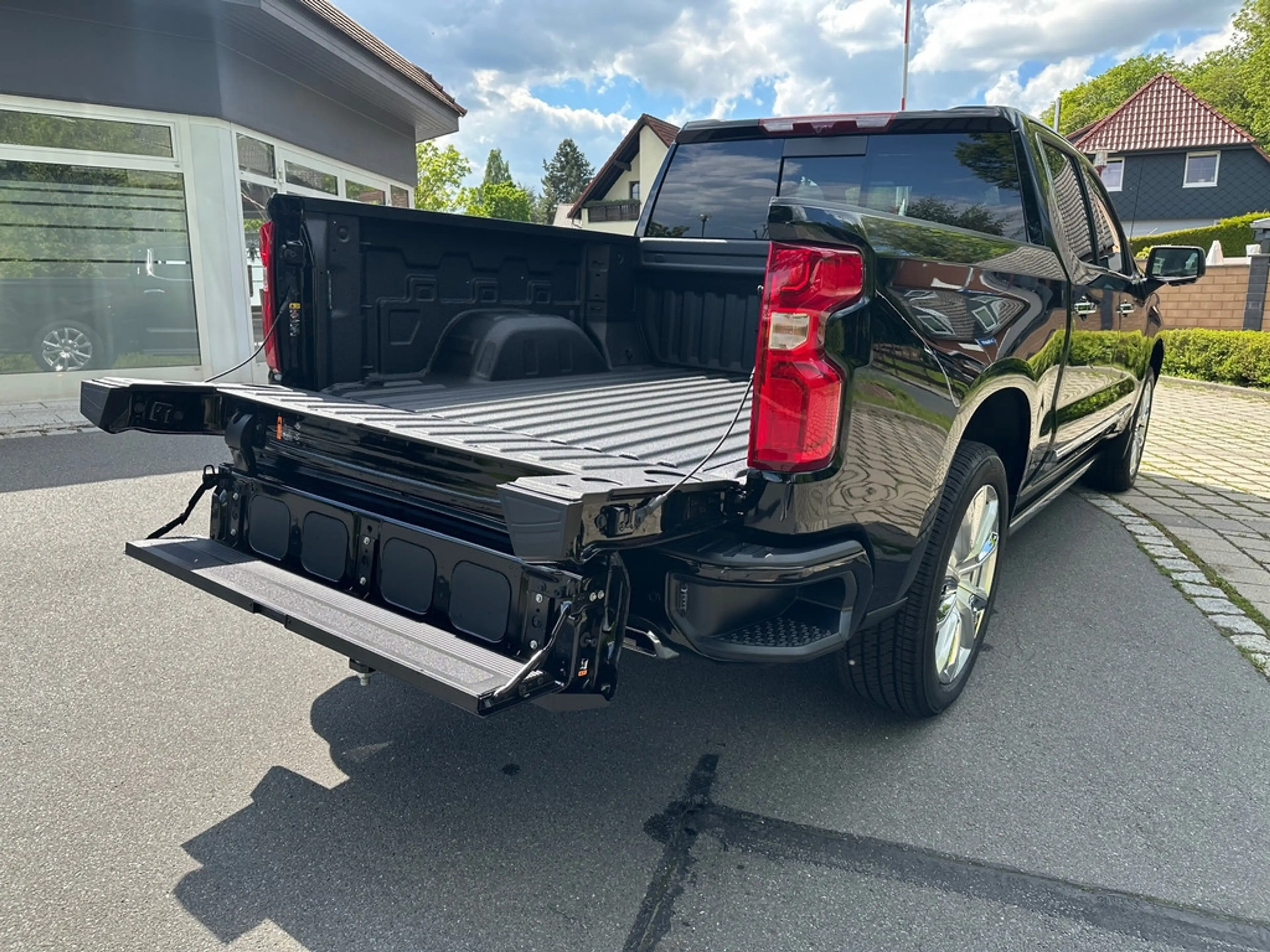 Chevrolet Silverado Crew Cab 4WD High Country 6.2L MY26 — photo 9