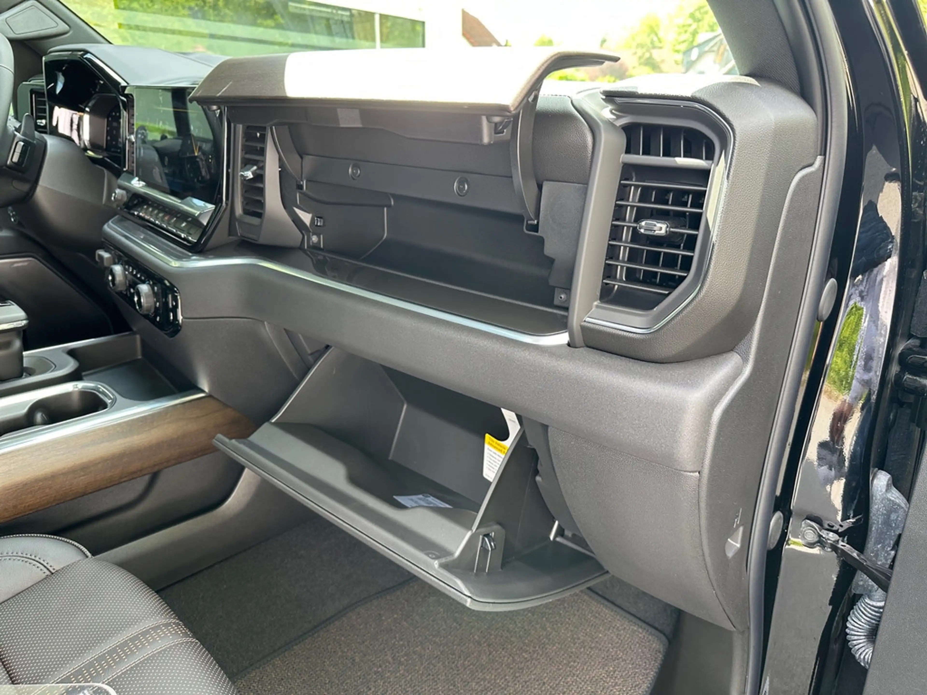 Chevrolet Silverado Crew Cab 4WD High Country 6.2L MY26 — photo 12