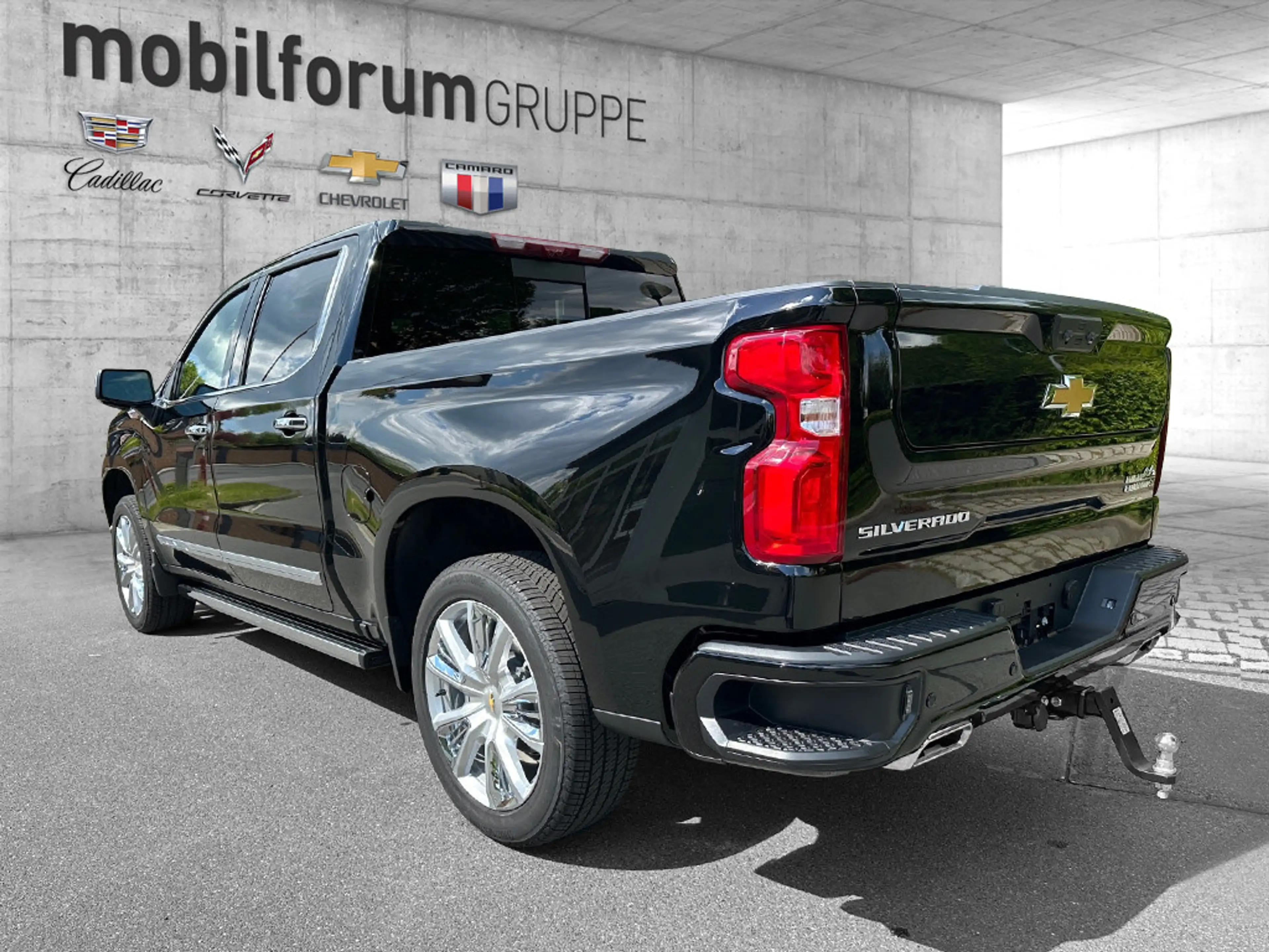 Chevrolet Silverado Crew Cab 4WD High Country 6.2L MY26 — photo 3