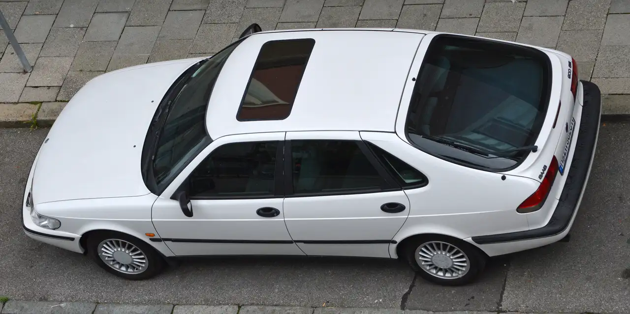 Saab 900