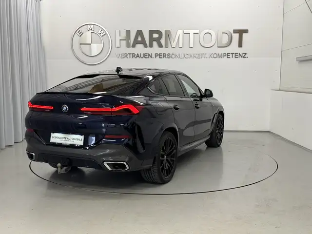 BMW X6 view 5