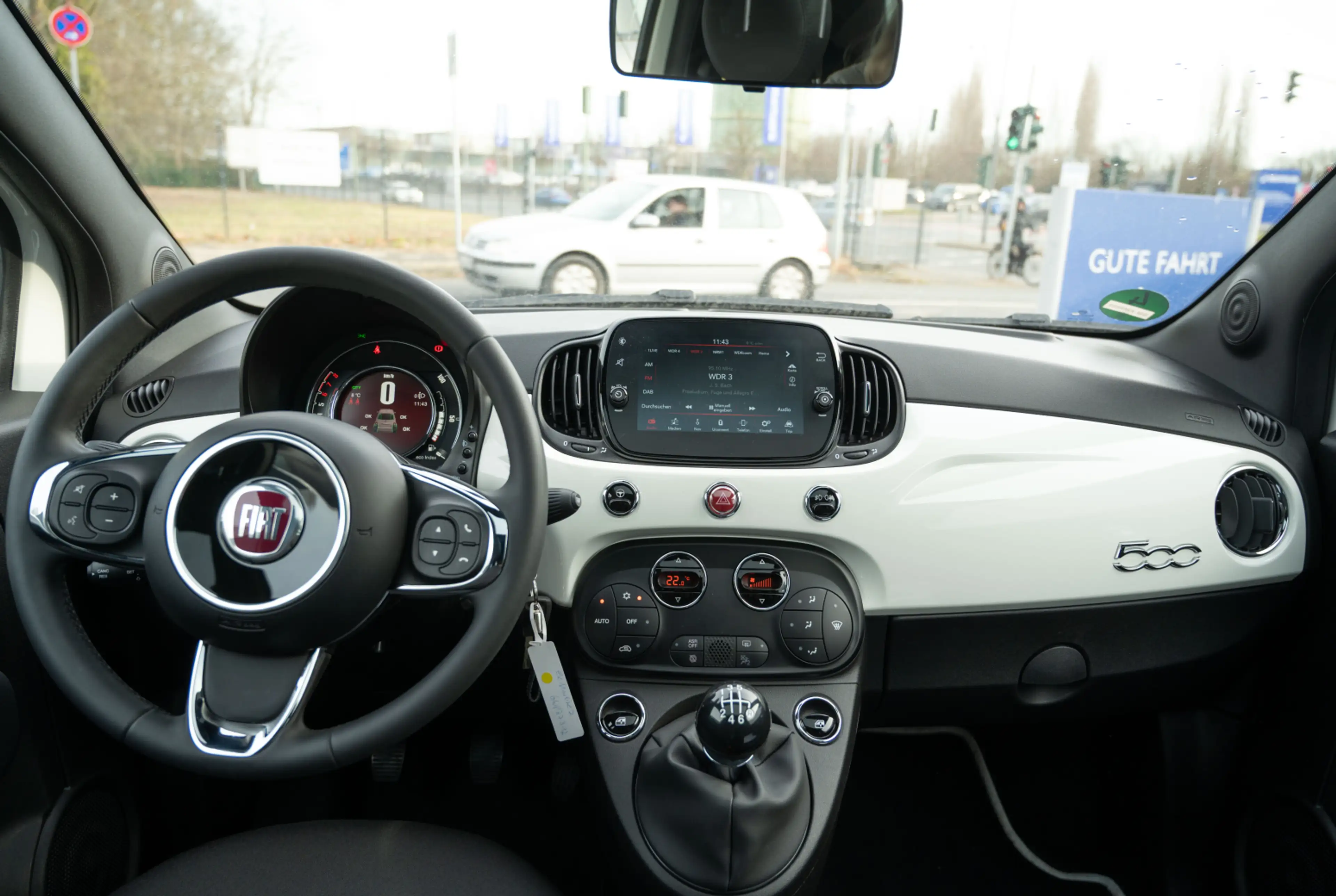 Fiat 500 Basis 1.0 Hybrid *STYLE-PAKET*KOMFORT-PAKET*TECH-PAKET* — photo 6