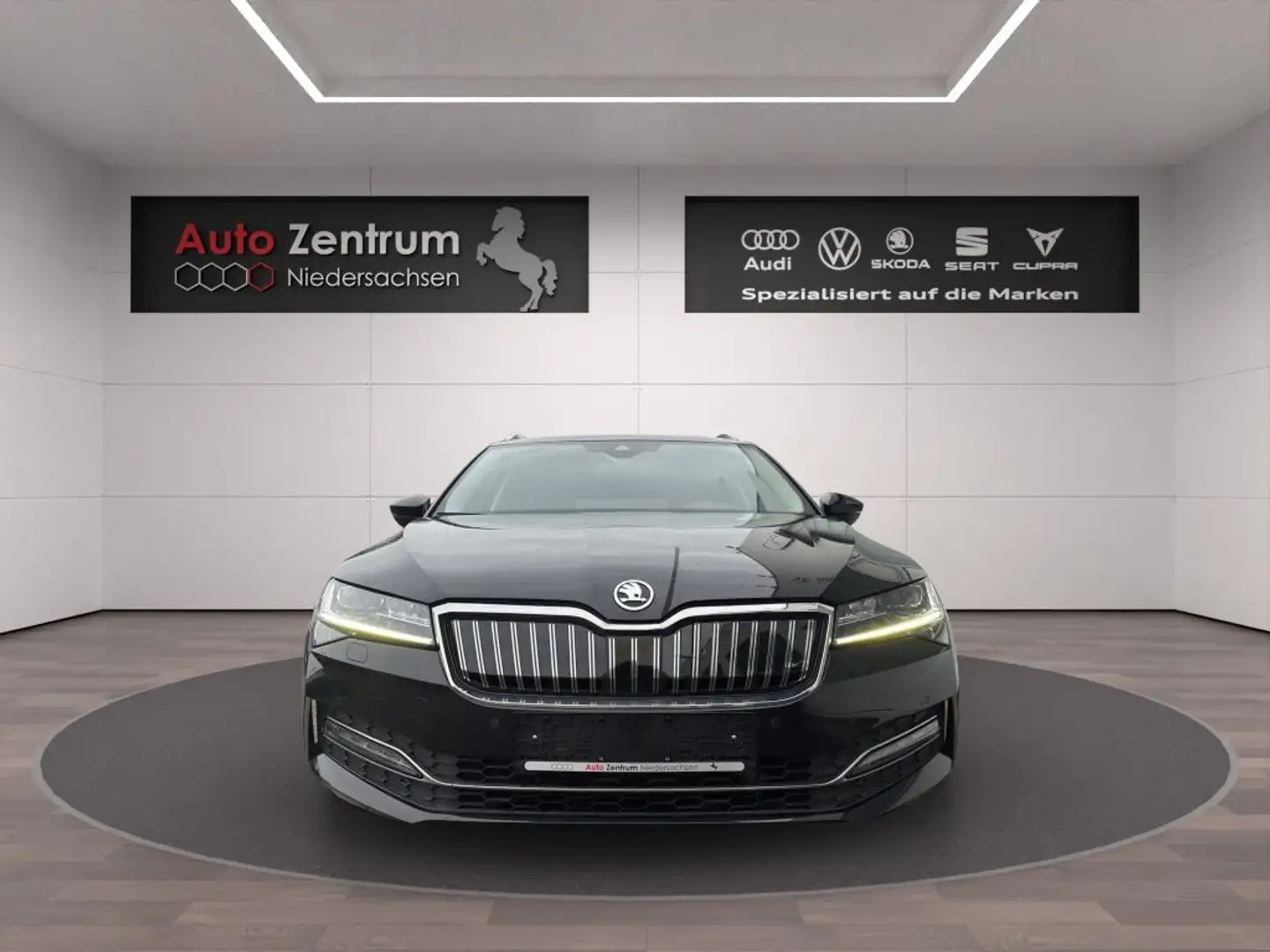 Skoda Superb 1.4 TSI iV DSG Style CarPlay StandHz*PANO*Matrix* Schwarz - 2
