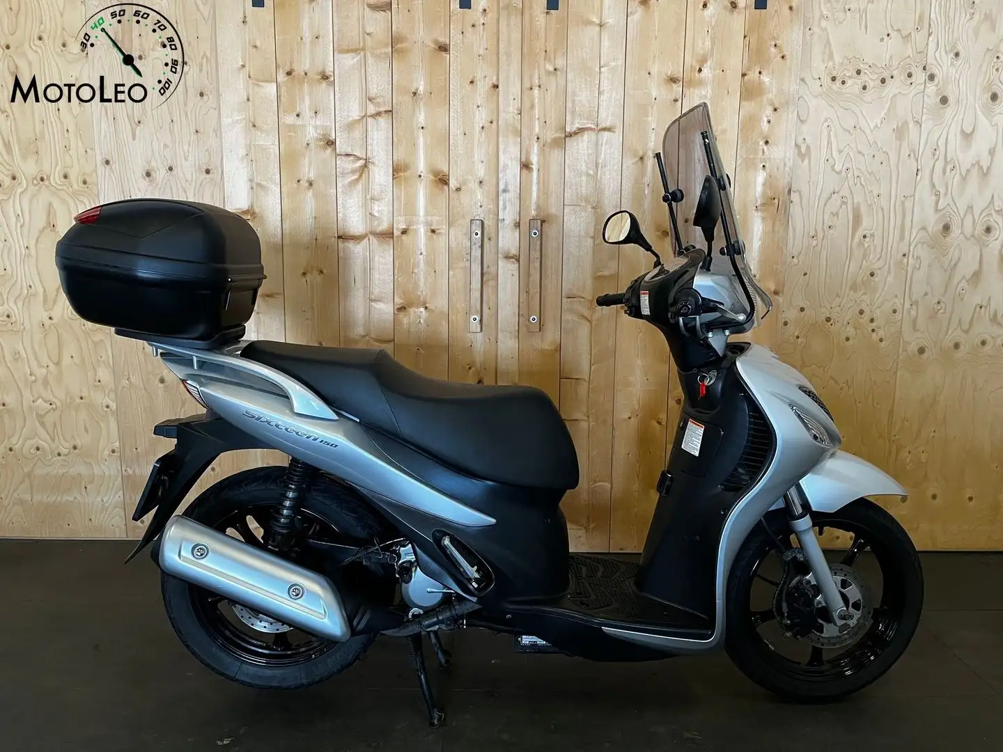 Suzuki Sixteen 150 Сірий - 1