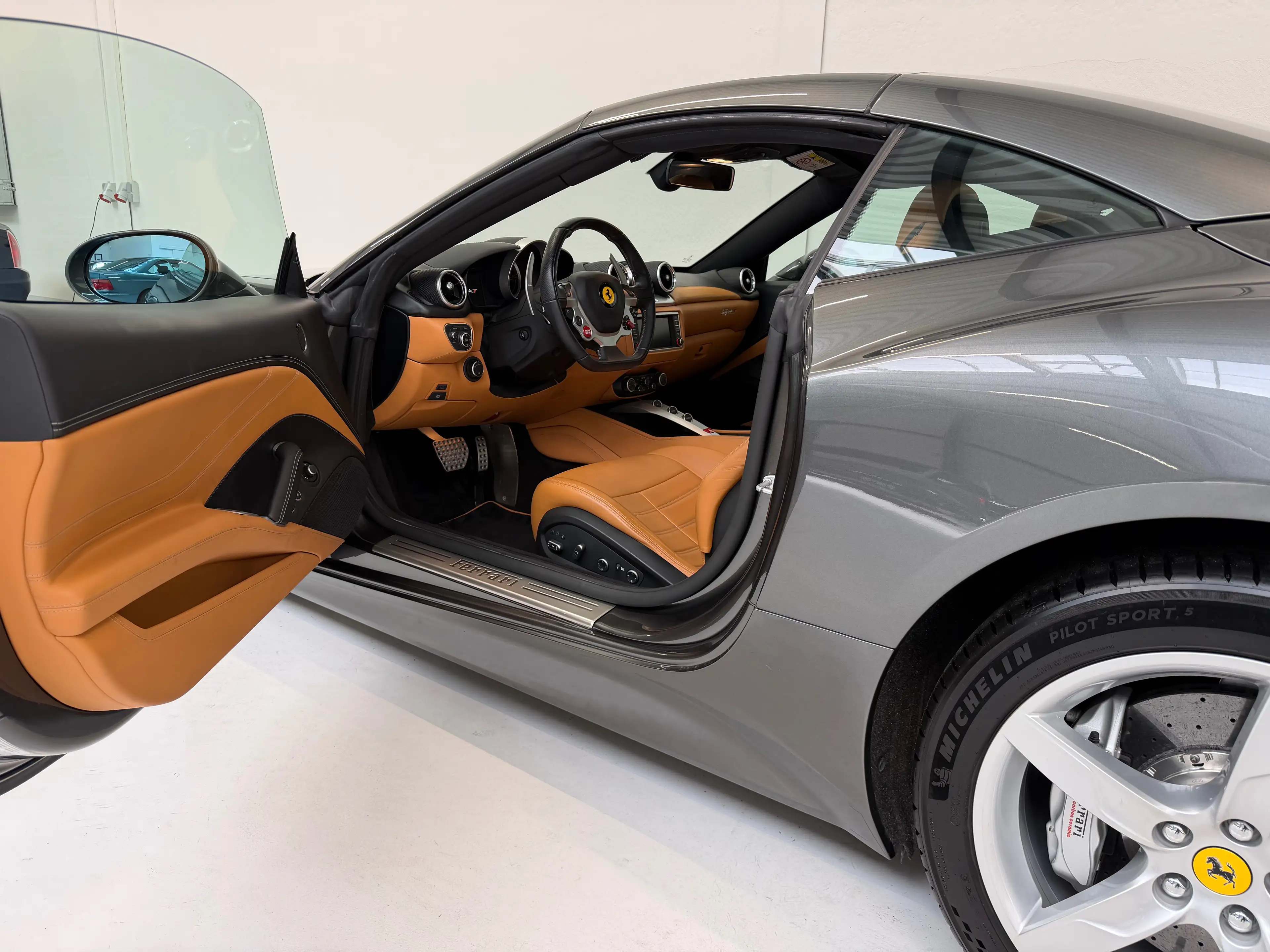 Ferrari California California T *BE auto* — photo 11