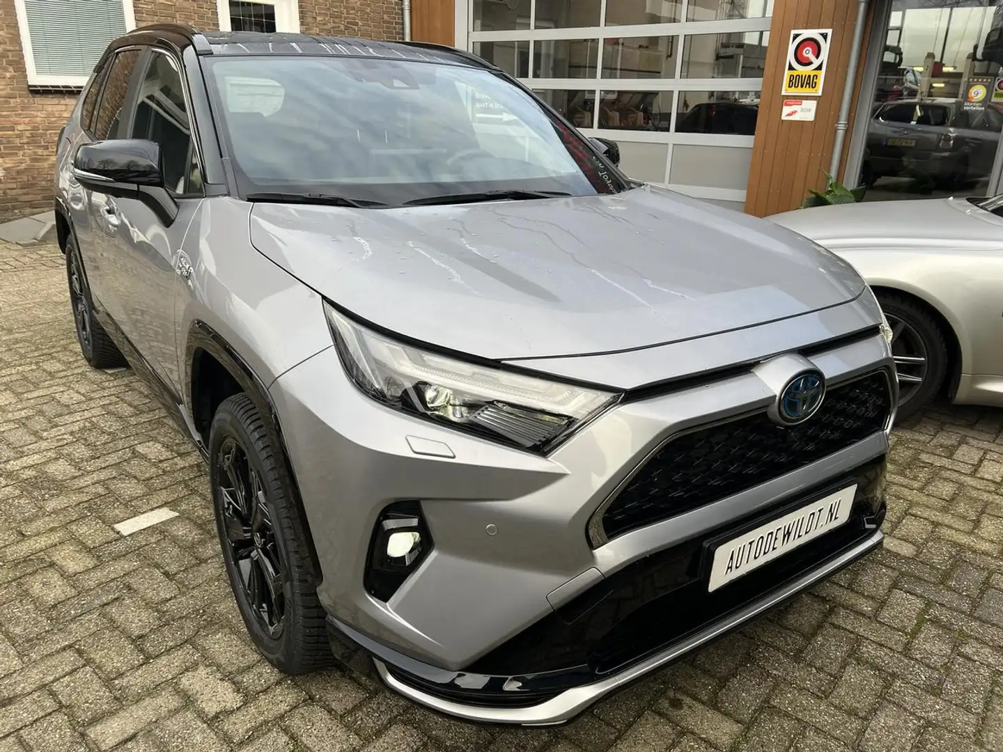 Toyota RAV 4 2.5 Plug-in Hybrid 300 Style Bi-tone A/T Silber - 2