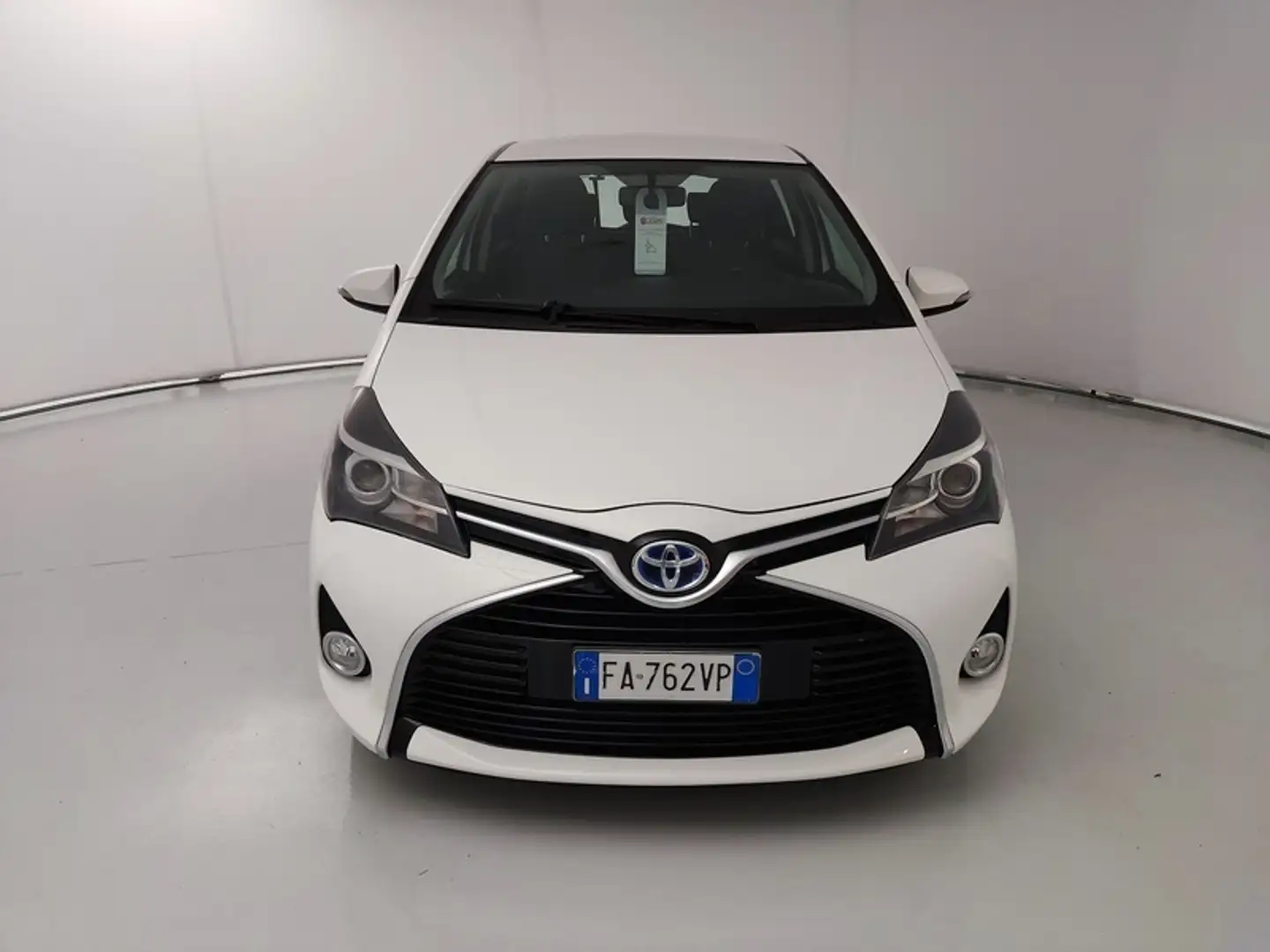 Toyota Yaris 5 Porte 1.5 Hybrid Active Bílá - 2