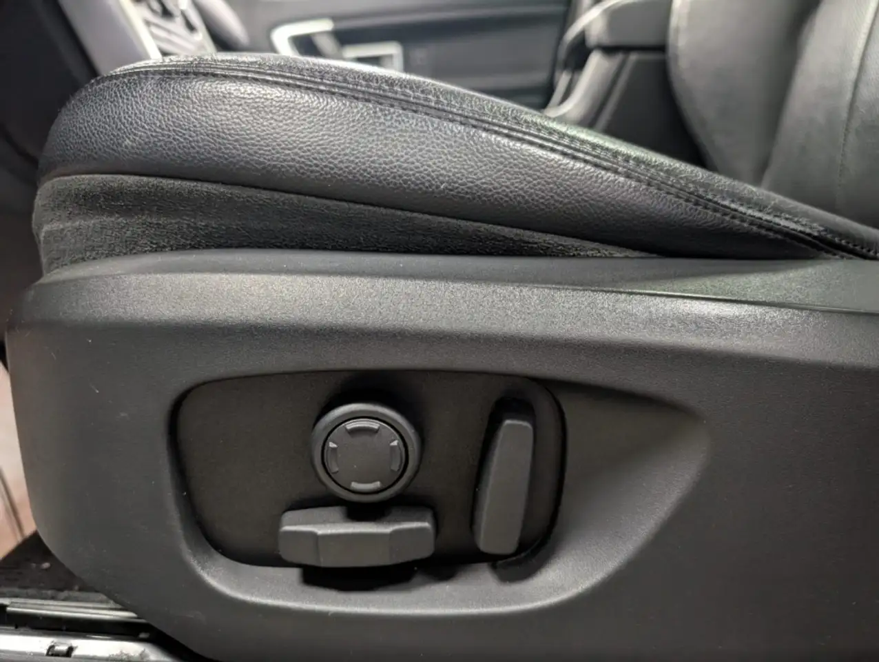 Land Rover Discovery Sport снимка Land Rover Discovery Sport