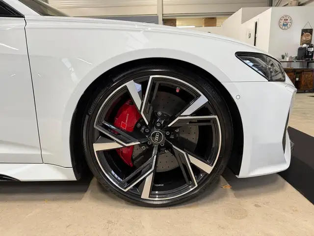 Audi RS6 view 7