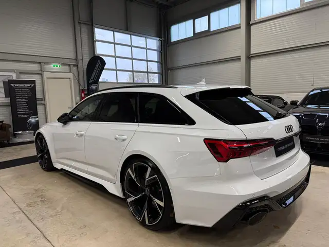 Audi RS6 view 10
