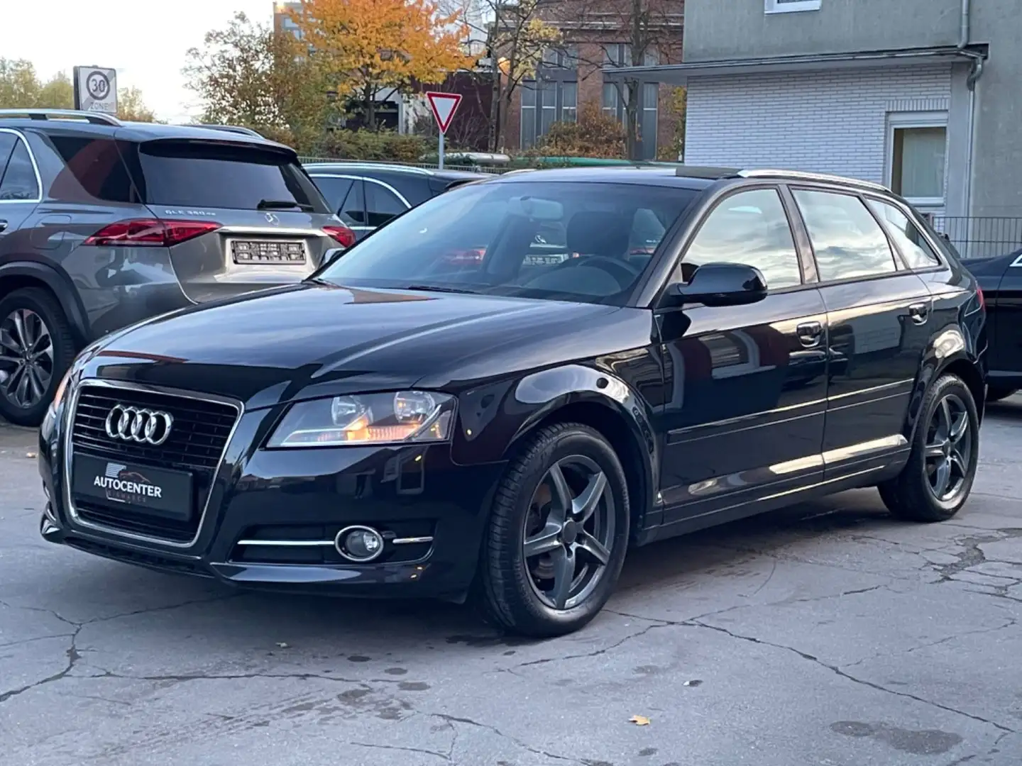 Audi A3 Sportback 1.4 TFSI Attraction Schwarz - 2