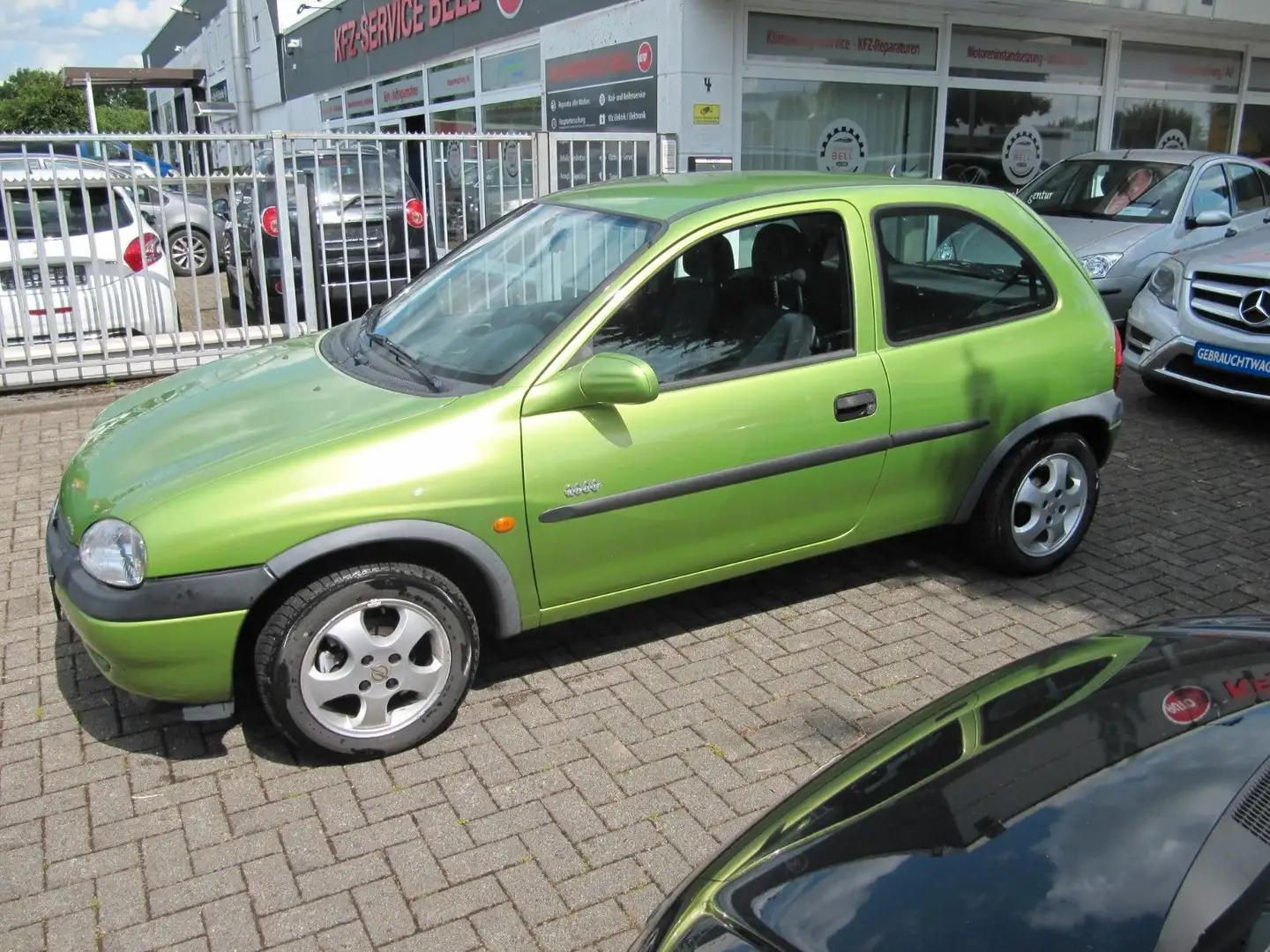 Opel Corsa 1.0 12V EDITION 2000.  87700 KM Vert - 2