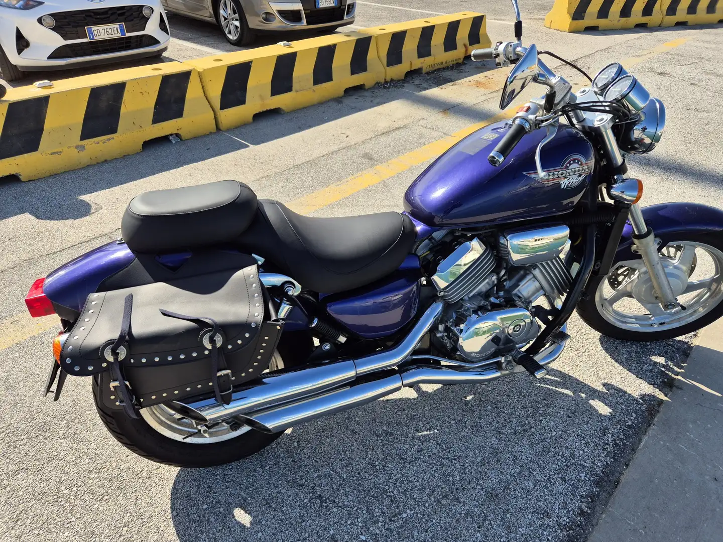 Honda VF 750 Burdeos - 2